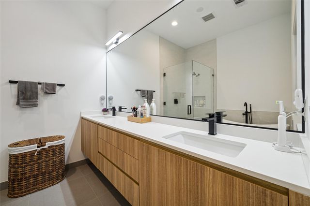 711 Memorial Heights Drive, Houston, TX 77007