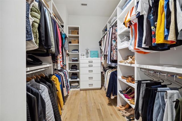 711 Memorial Heights Drive, Houston, TX 77007