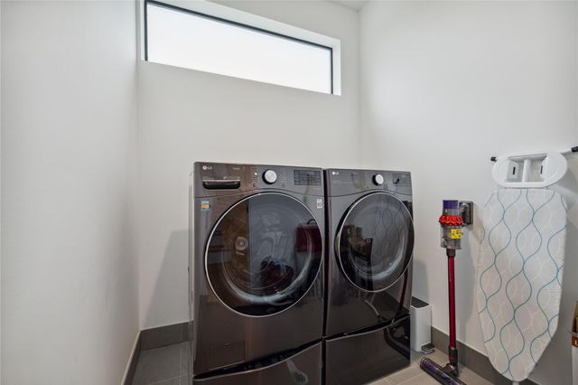 711 Memorial Heights Drive, Houston, TX 77007