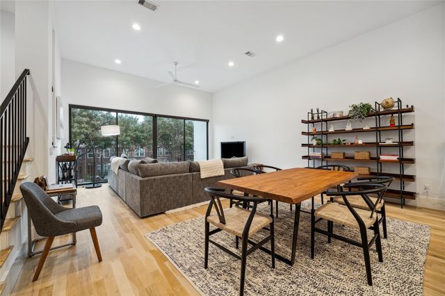 711 Memorial Heights Drive, Houston, TX 77007