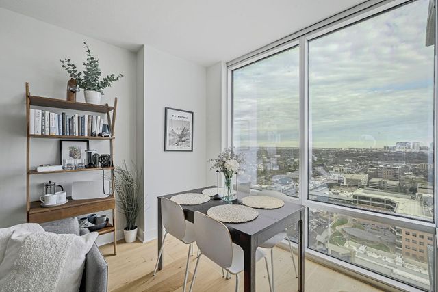 300 Bowie ST 2706, Austin, TX 78703