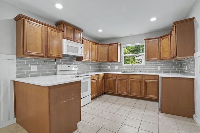 1614 S Cedar Avenue, Broken Arrow, OK 74012