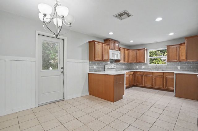 1614 S Cedar Avenue, Broken Arrow, OK 74012