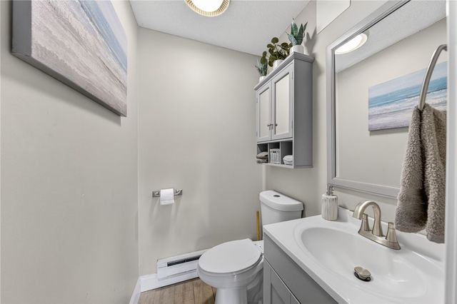 22 Connecticut Avenue, Middletown, RI 02842