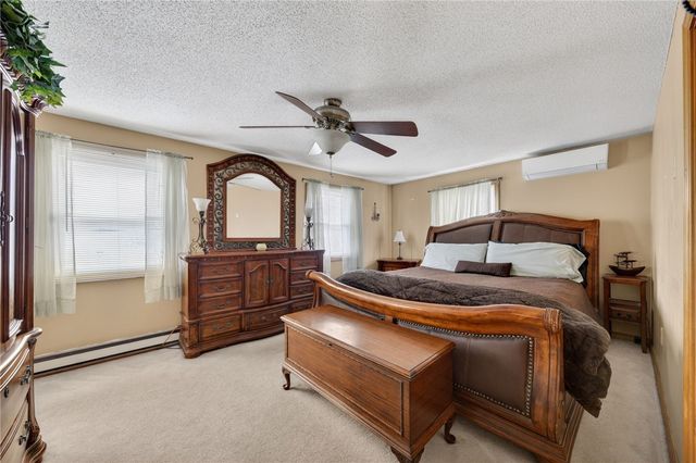 22 Connecticut Avenue, Middletown, RI 02842