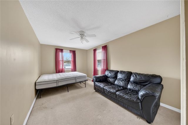 22 Connecticut Avenue, Middletown, RI 02842