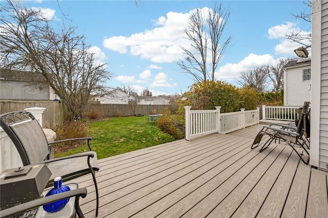 22 Connecticut Avenue, Middletown, RI 02842