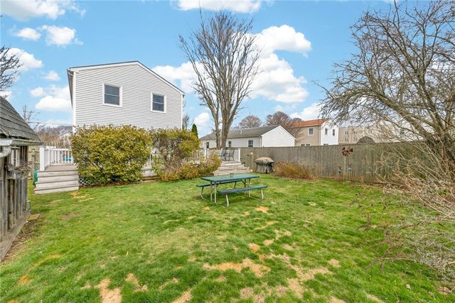 22 Connecticut Avenue, Middletown, RI 02842