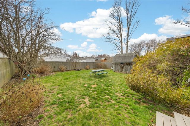 22 Connecticut Avenue, Middletown, RI 02842