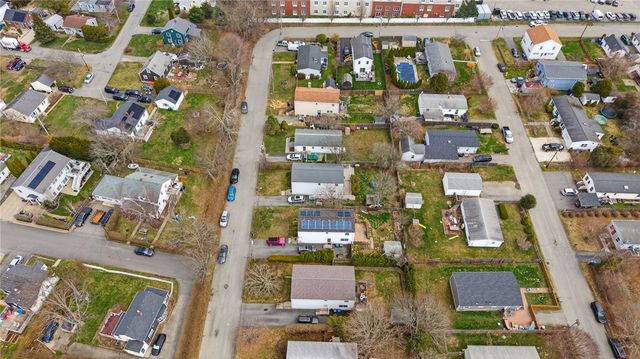 22 Connecticut Avenue, Middletown, RI 02842