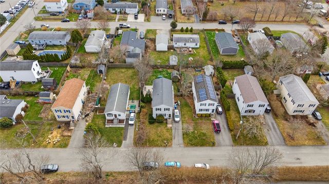 22 Connecticut Avenue, Middletown, RI 02842