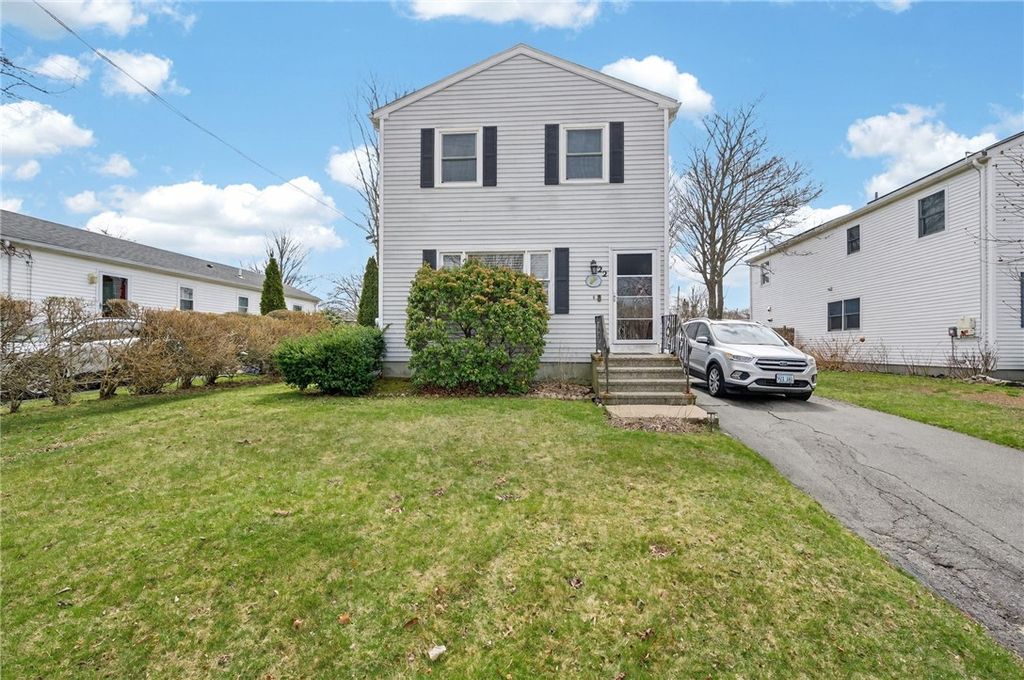 22 Connecticut Avenue, Middletown, RI 02842