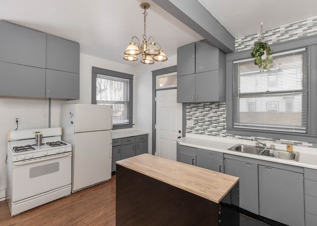 937 20TH Street, Rock Island, IL 61201