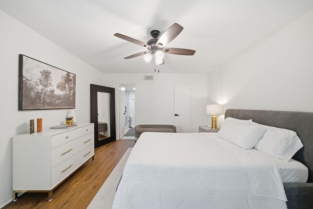 24 Lakeview Village, Conroe, TX 77356