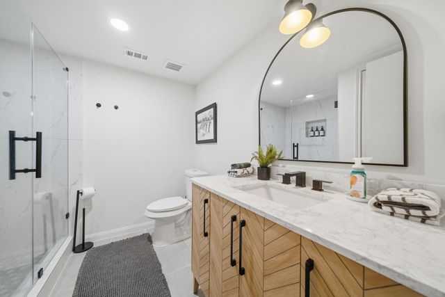 24 Lakeview Village, Conroe, TX 77356