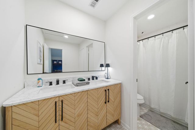 24 Lakeview Village, Conroe, TX 77356