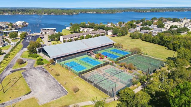 24 Lakeview Village, Conroe, TX 77356