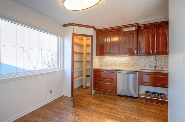 6606 Earnshaw Street, Shawnee, KS 66216