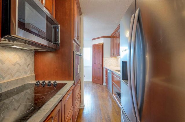 6606 Earnshaw Street, Shawnee, KS 66216