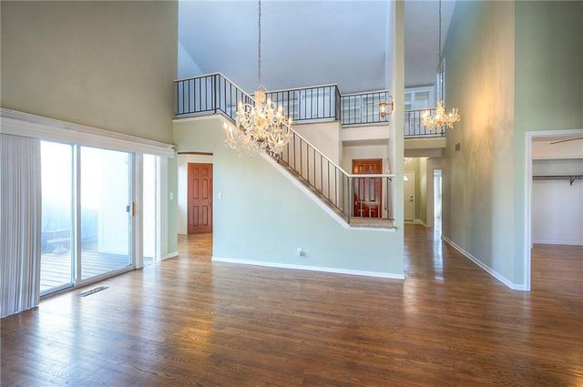 6606 Earnshaw Street, Shawnee, KS 66216