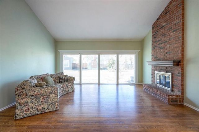 6606 Earnshaw Street, Shawnee, KS 66216