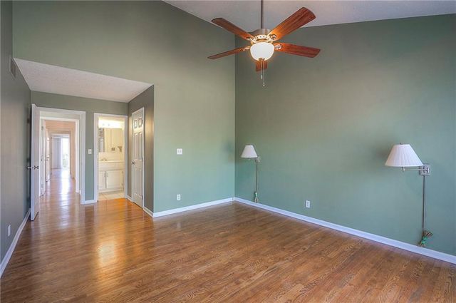 6606 Earnshaw Street, Shawnee, KS 66216