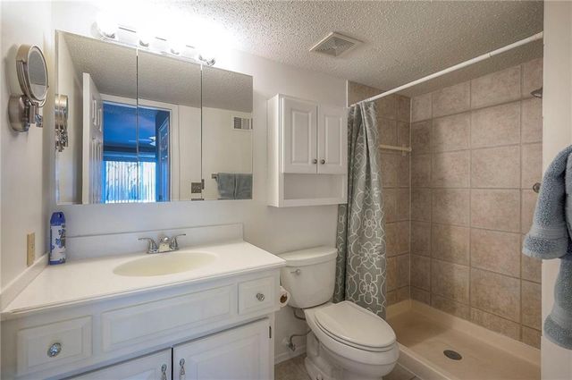 6606 Earnshaw Street, Shawnee, KS 66216