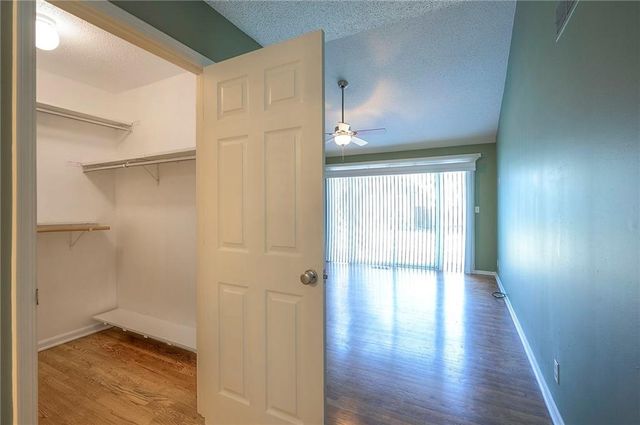 6606 Earnshaw Street, Shawnee, KS 66216