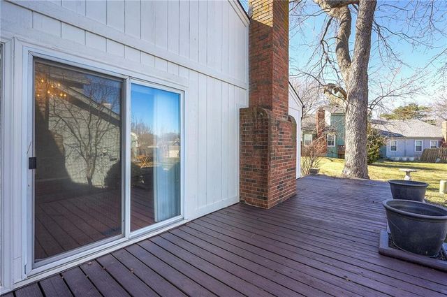 6606 Earnshaw Street, Shawnee, KS 66216