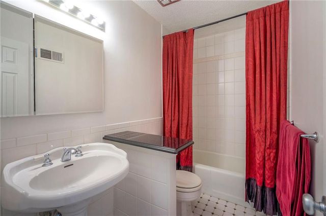 6606 Earnshaw Street, Shawnee, KS 66216