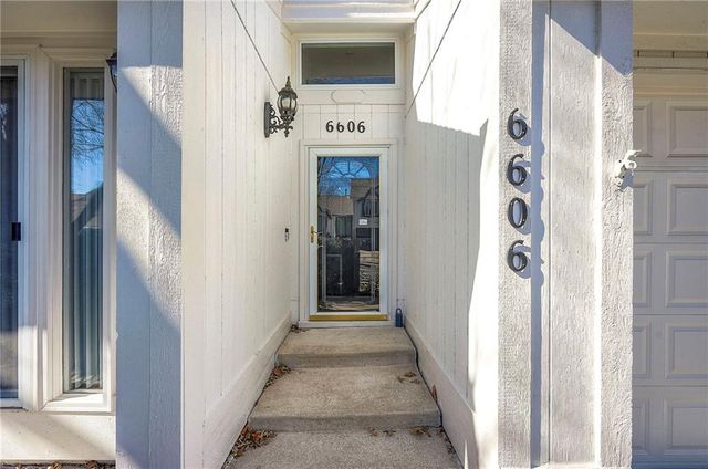 6606 Earnshaw Street, Shawnee, KS 66216