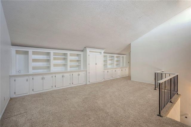 6606 Earnshaw Street, Shawnee, KS 66216