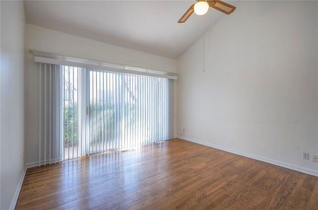 6606 Earnshaw Street, Shawnee, KS 66216