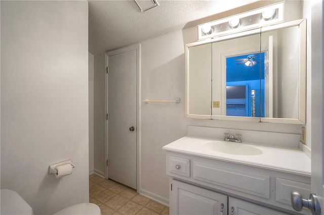 6606 Earnshaw Street, Shawnee, KS 66216