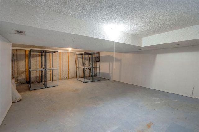 6606 Earnshaw Street, Shawnee, KS 66216