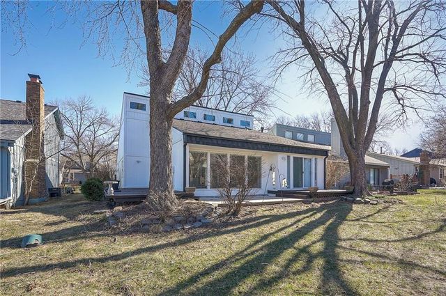 6606 Earnshaw Street, Shawnee, KS 66216