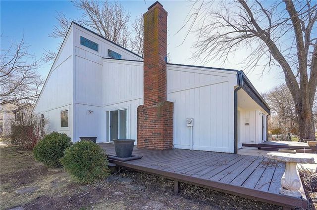 6606 Earnshaw Street, Shawnee, KS 66216