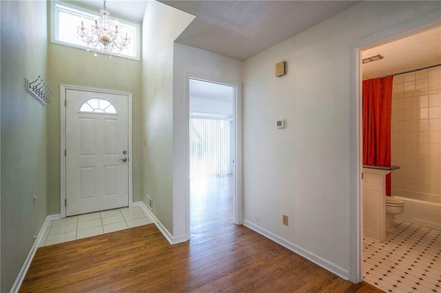 6606 Earnshaw Street, Shawnee, KS 66216