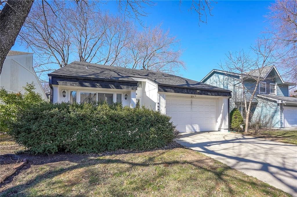 6606 Earnshaw Street, Shawnee, KS 66216