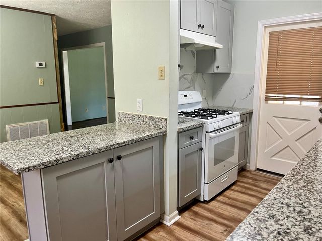 2218 19th Avenue N, Texas City, TX 77590