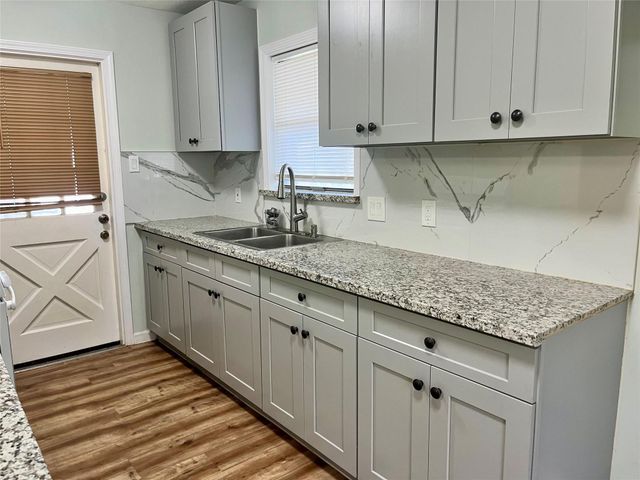 2218 19th Avenue N, Texas City, TX 77590