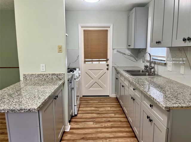 2218 19th Avenue N, Texas City, TX 77590