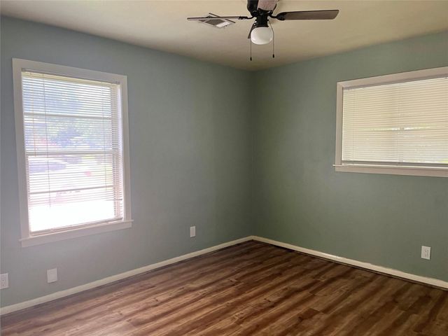 2218 19th Avenue N, Texas City, TX 77590