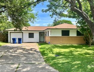 2218 19th Avenue N, Texas City, TX 77590