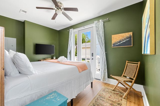 162 Spring Street E, Charleston, SC 29403