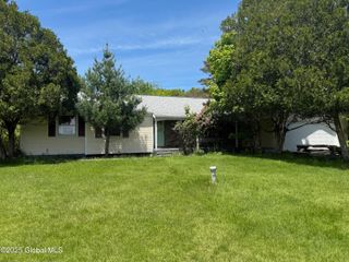 9 Charl Lane, Brunswick, NY 12180