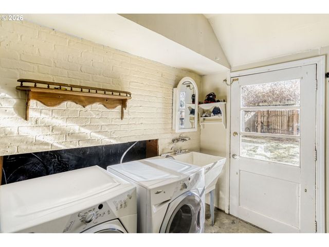 1680 Se MAPLE Ct, Hillsboro, OR 97123