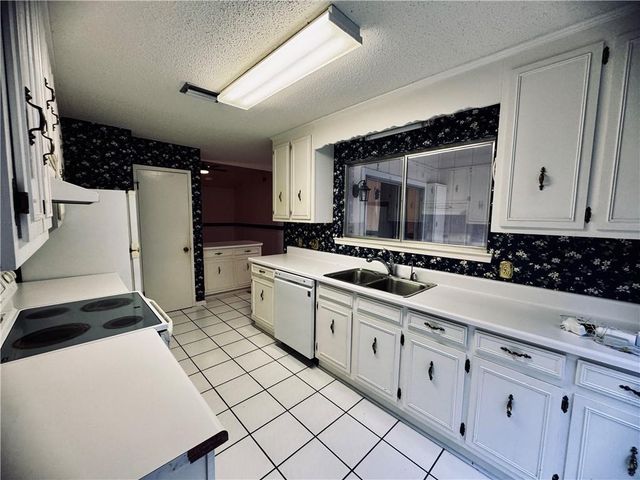8 Cobblestone Way W, Mobile, AL 36608
