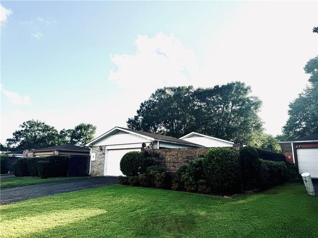 8 Cobblestone Way W, Mobile, AL 36608
