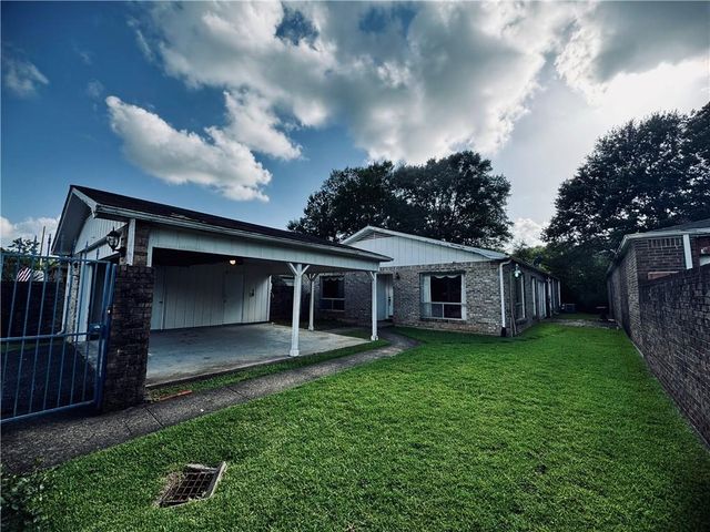 8 Cobblestone Way W, Mobile, AL 36608